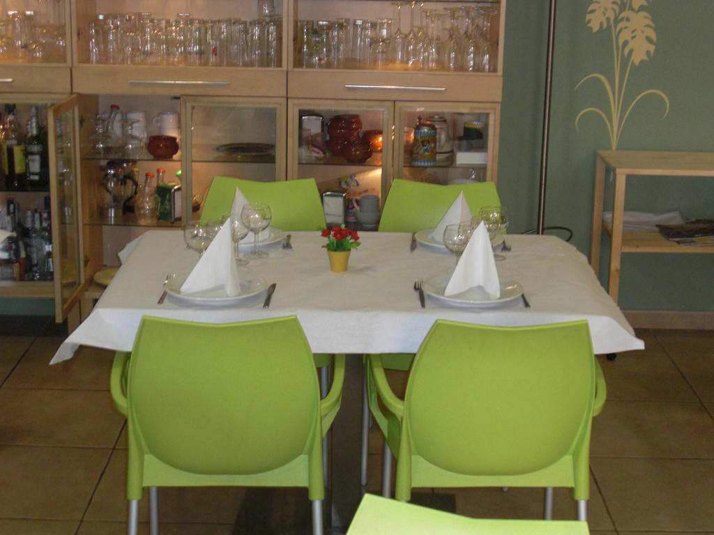 Ca La Conxita Hostal & Restaurante Hotel La Vajol ภายนอก รูปภาพ